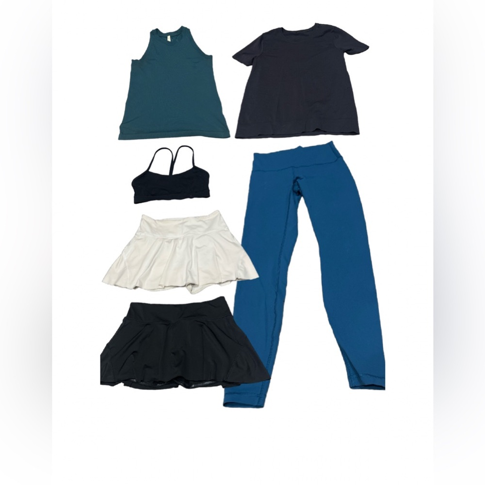 📸 Pictured: Size 8, M & L Lululemon and Athleta available!